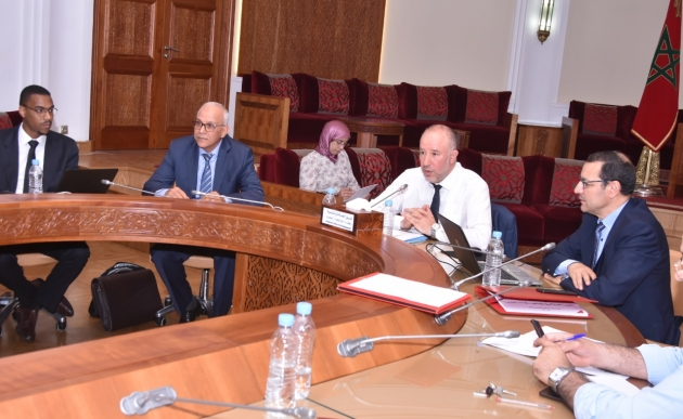 مستشار رئيس الحكومة الصمدي يستعرض أمام الفريق حصيلة الحكومة في قطاع التربية والتكوين