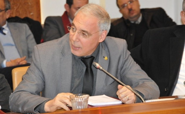 القبيل ينبه للإشكالات التي تهدد برنامج تعميم التعليم الأولي، ويستنكر عبثية إقحام اللغة الفرنسية فيه