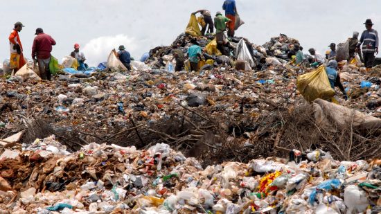 سؤال كتابي للبردعي يكشف سكن أسر بالقرب من مطرح واحترافها للتسول 